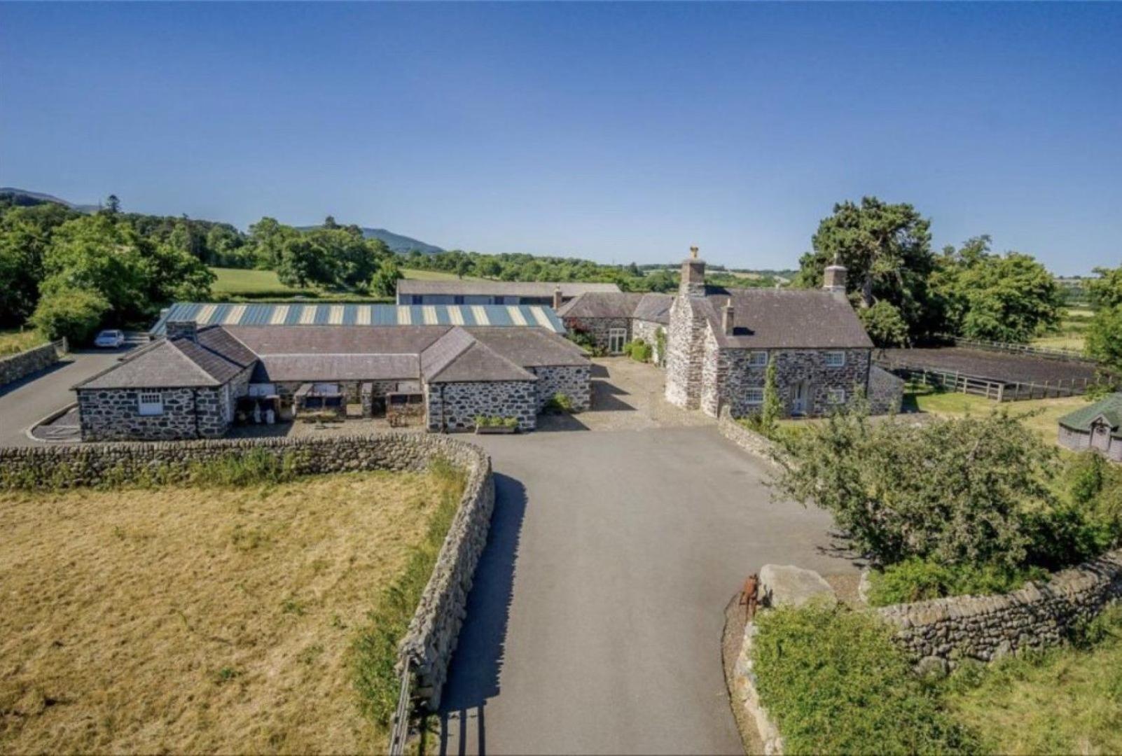 Tal Y Bont Uchaf Villa Bangor  Exterior photo